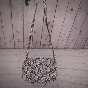 Stylish Snakeskin Pattern Crossbody Bag